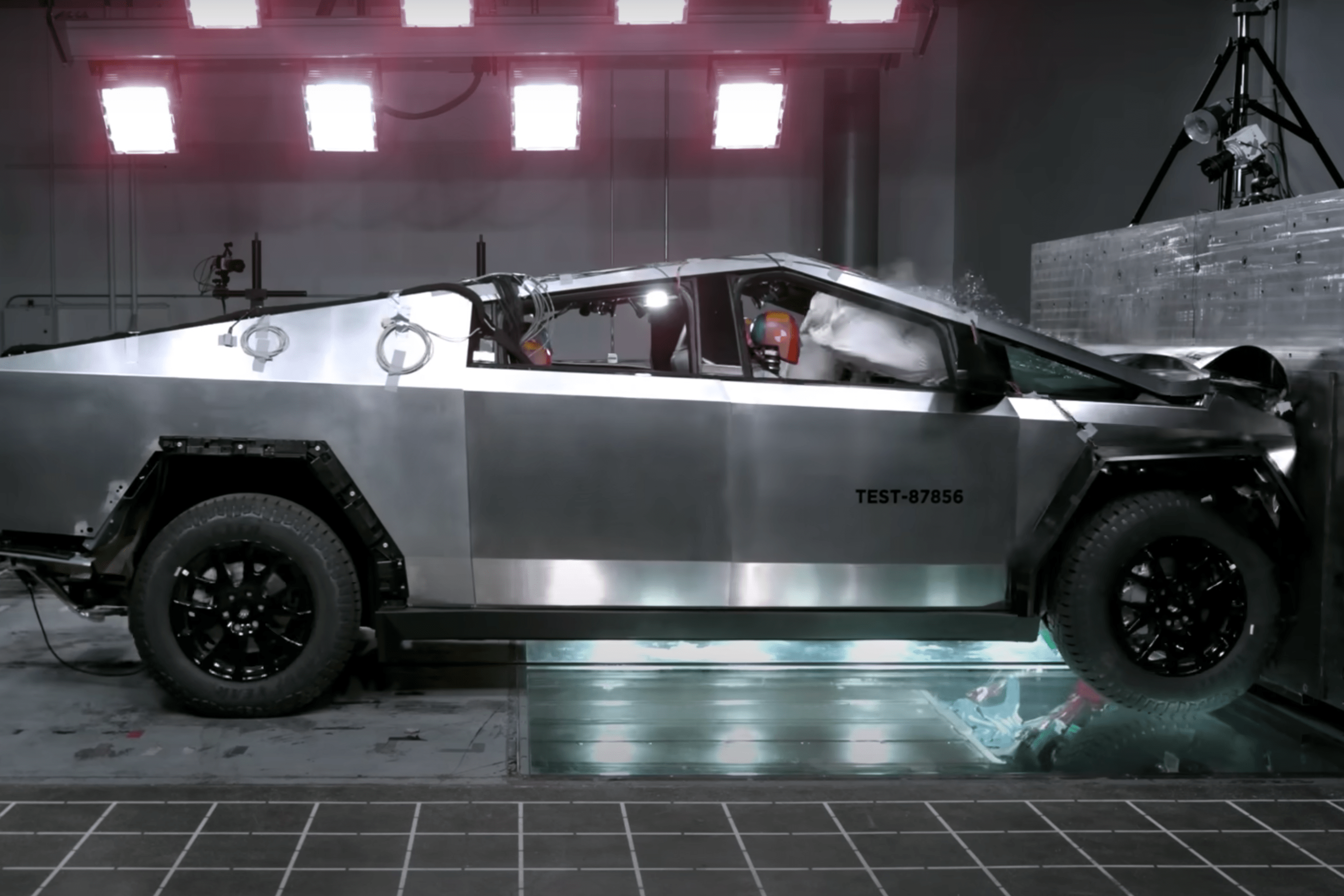 crash-test Tesla Cybertruck