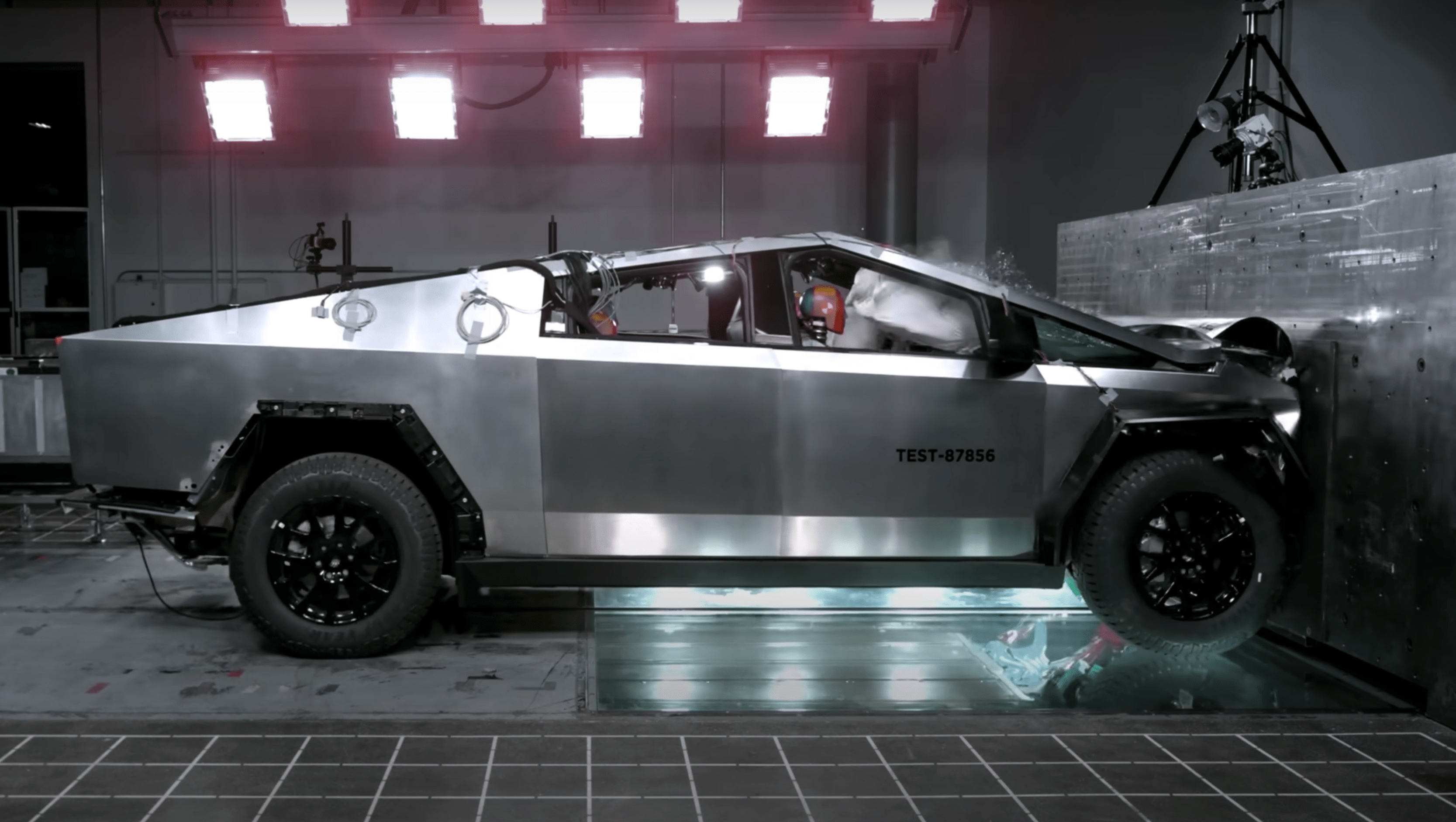 crash-test Tesla Cybertruck